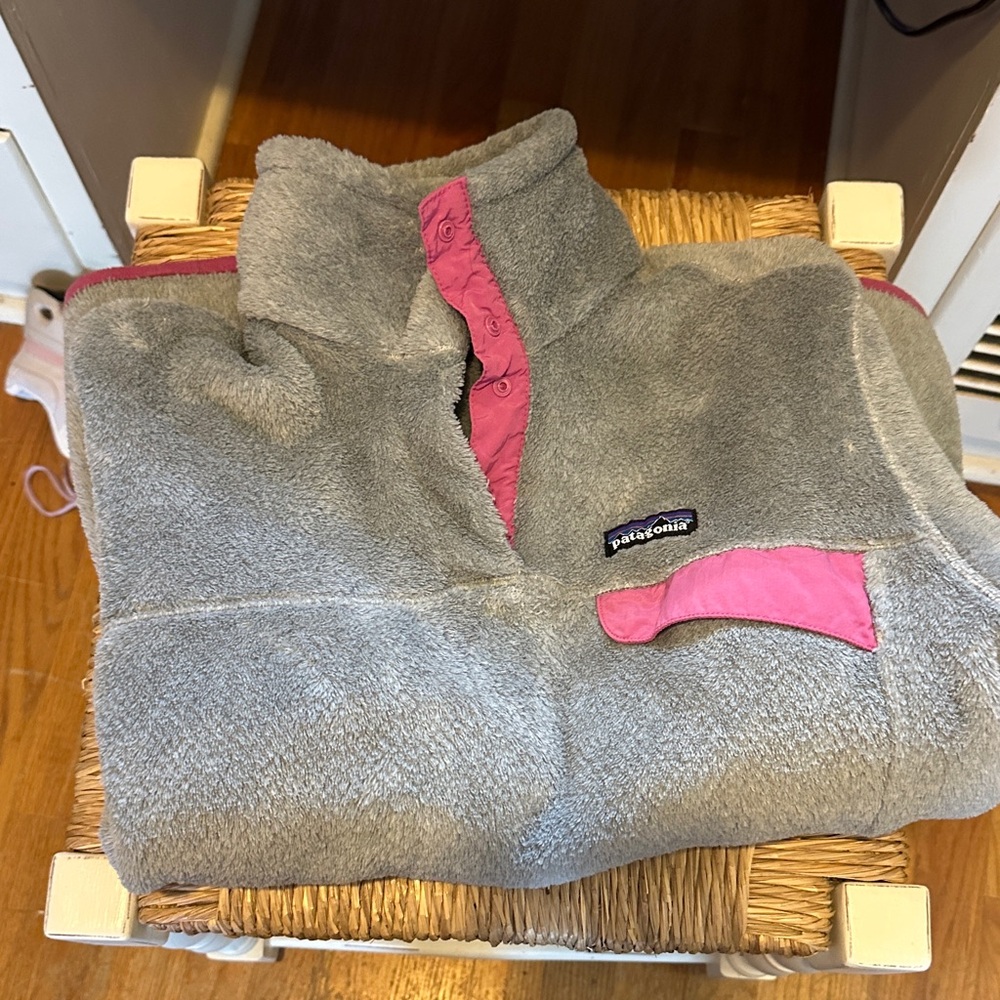 Patagonia Gray Fleece with Pink Trim